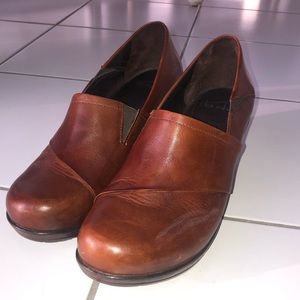 Brown Dansko Clogs W40